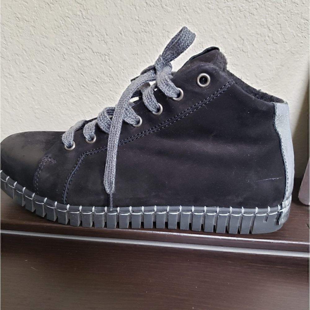 Andia Fora raset suede lace up black sneaker 38/7.5